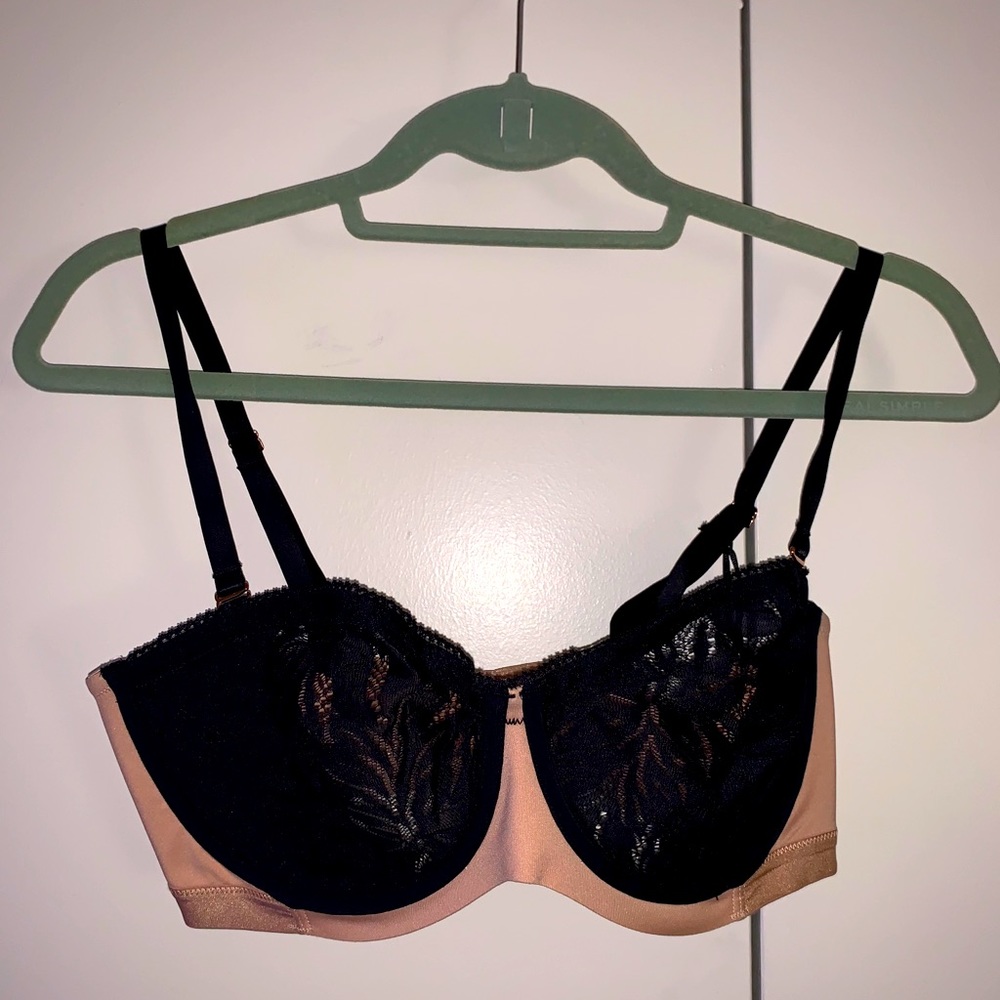 Lace Multi-way peekaboo Blk/Beige 3 clasp Bra